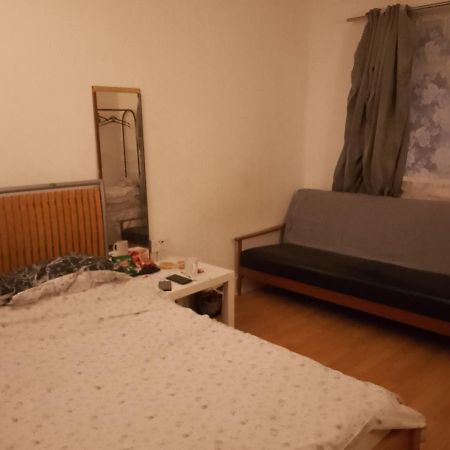 Private Rooms In 3 Bedroom Flat!! Лондон Екстер'єр фото