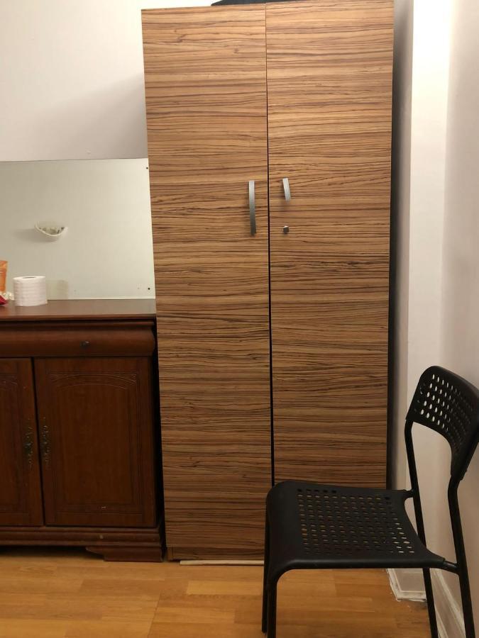 Private Rooms In 3 Bedroom Flat!! Лондон Екстер'єр фото