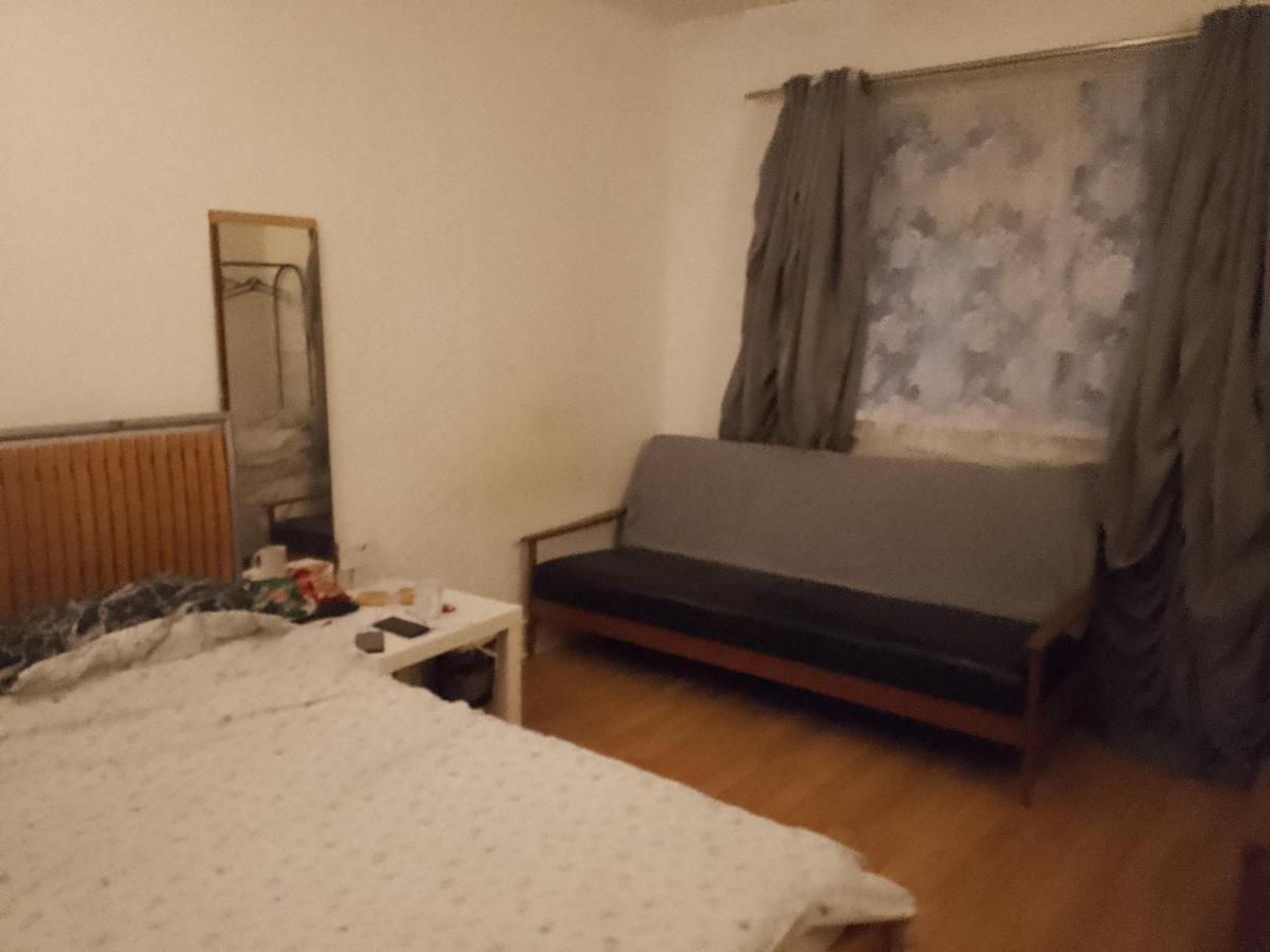 Private Rooms In 3 Bedroom Flat!! Лондон Екстер'єр фото
